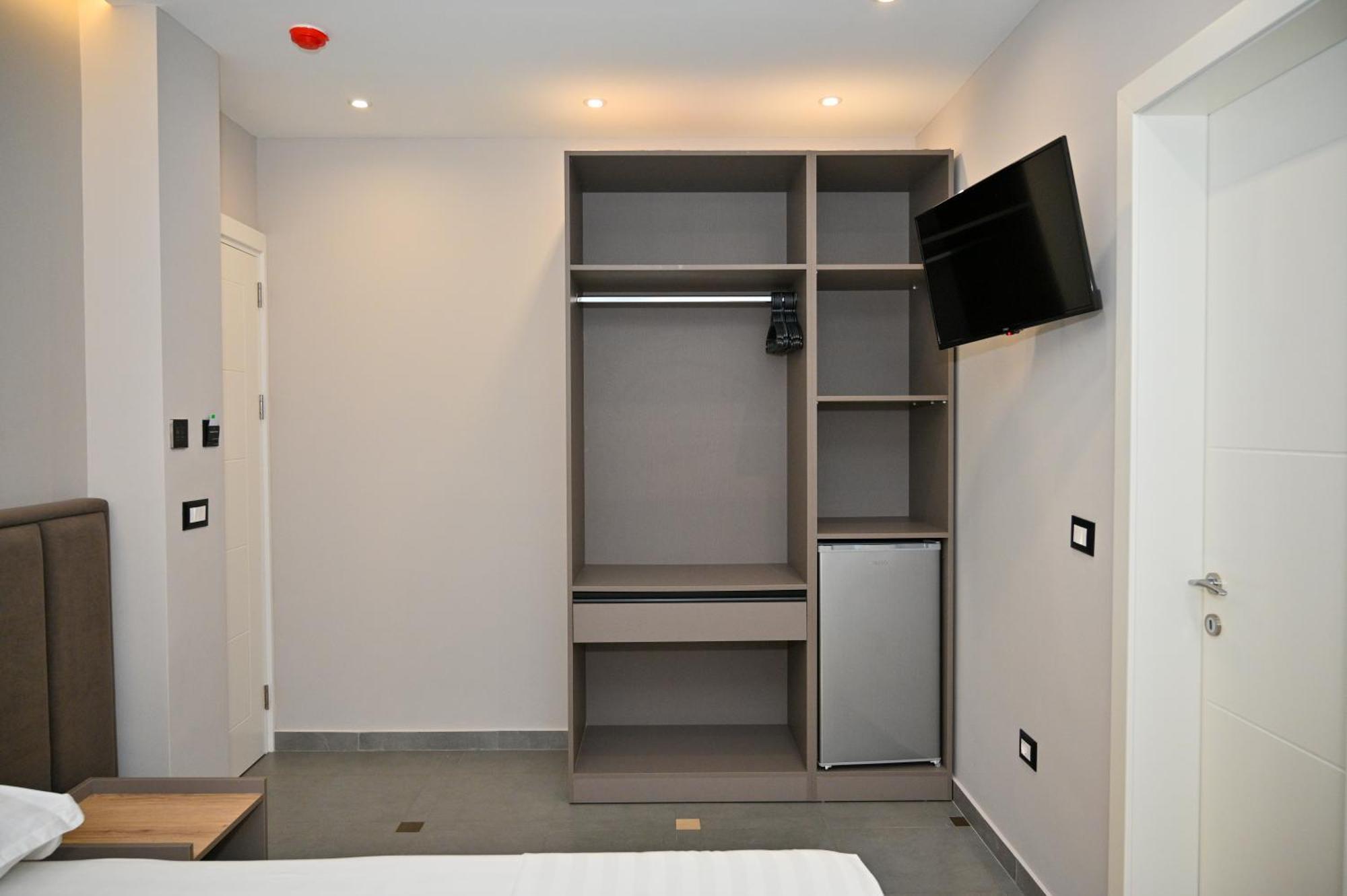 Hotell Emes 3*