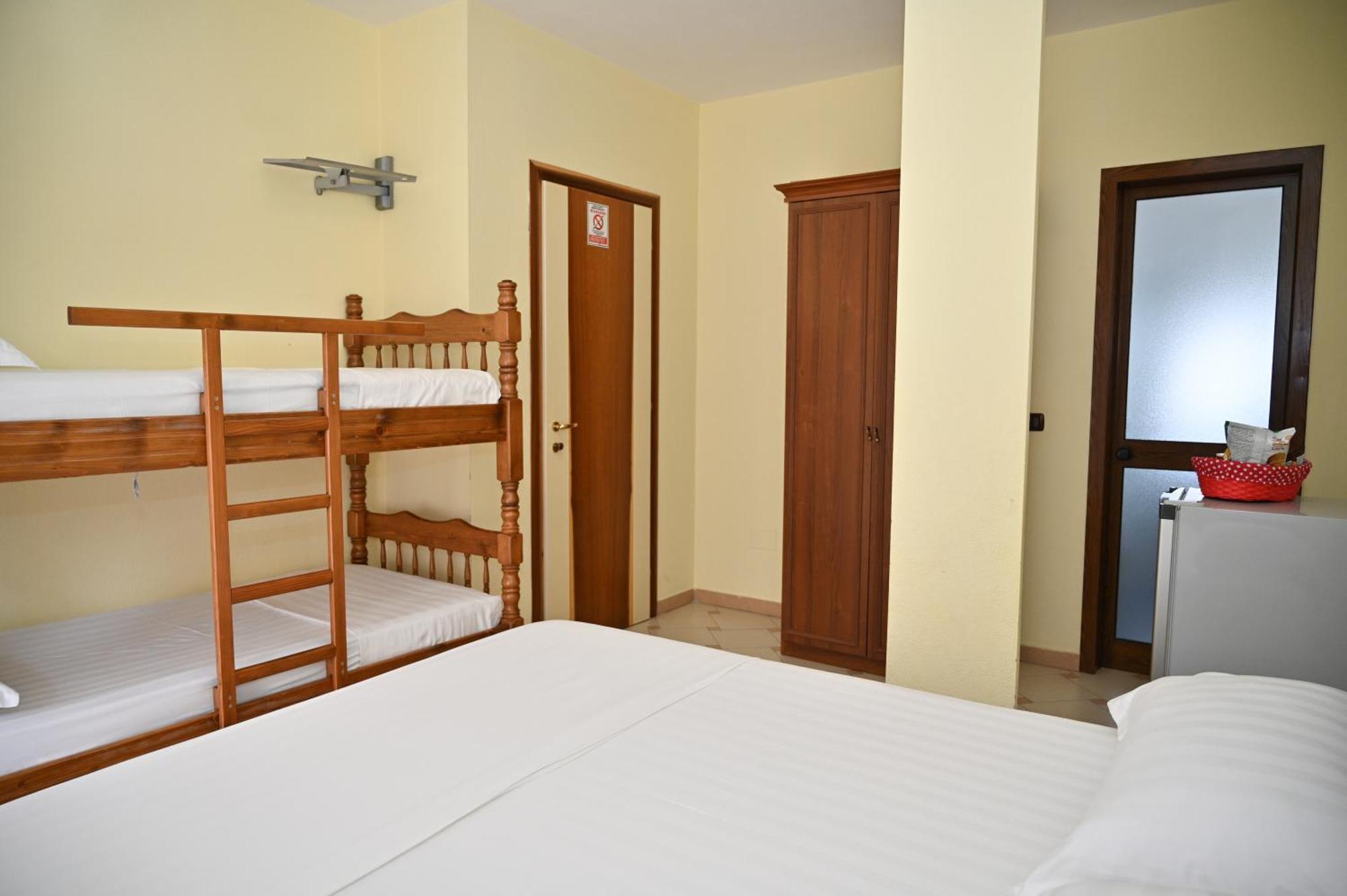 Emes Hotel 3*