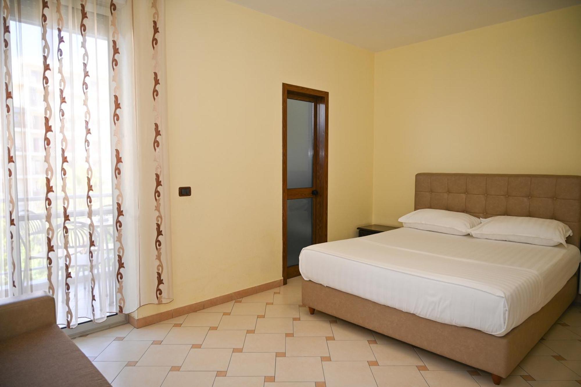 Emes 3* Durrës