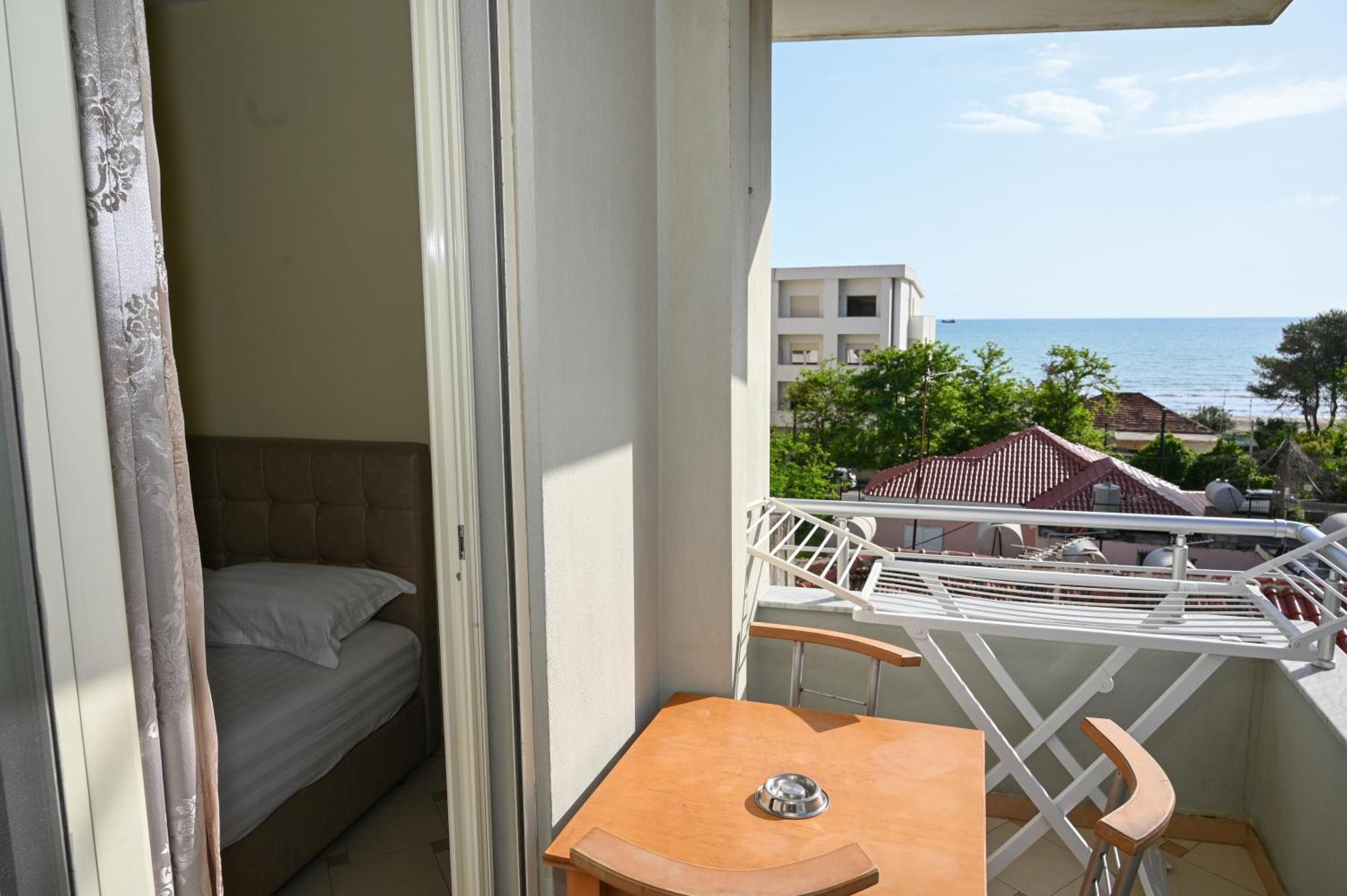 Emes Hotel