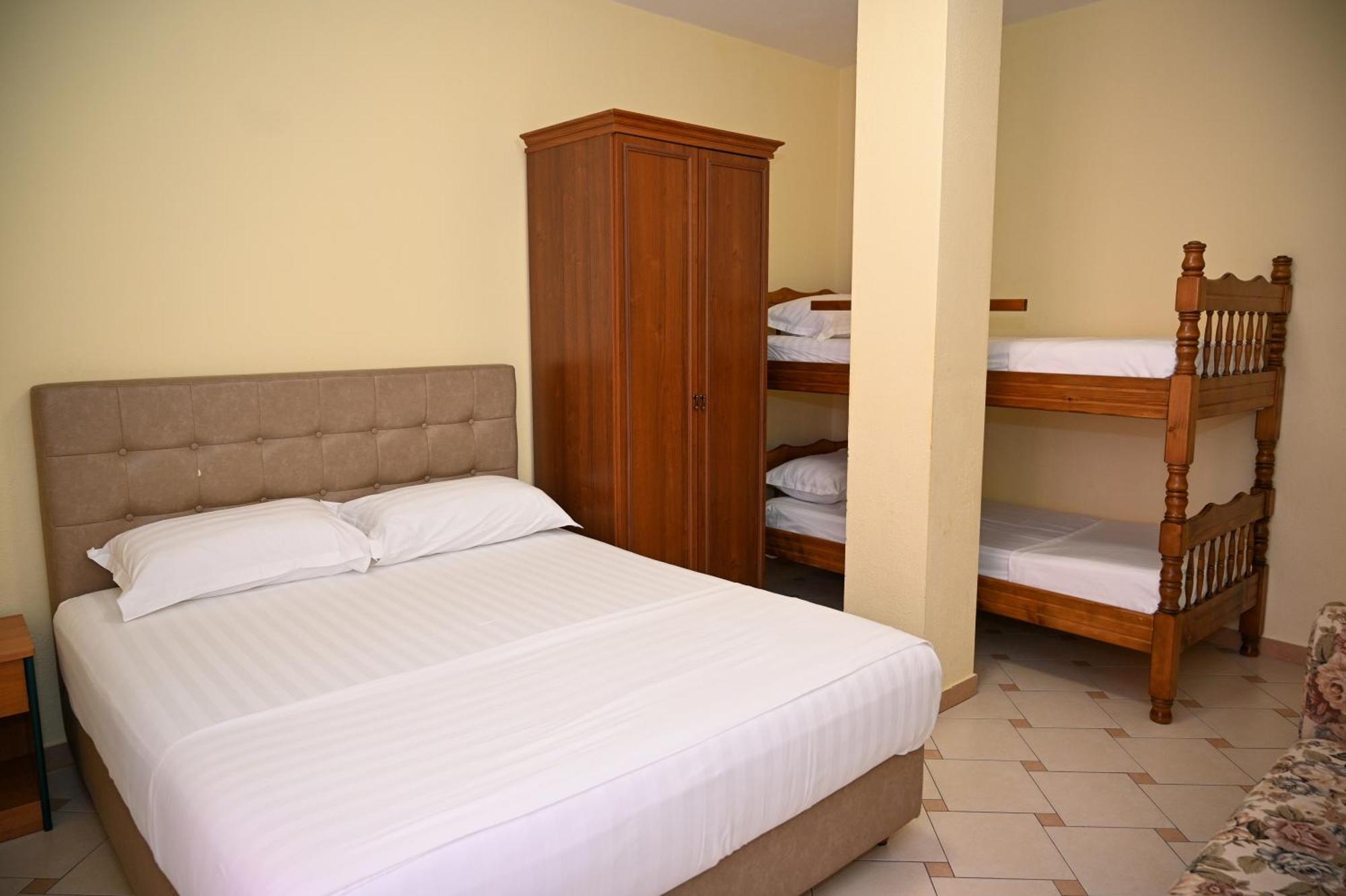 Hotel Emes