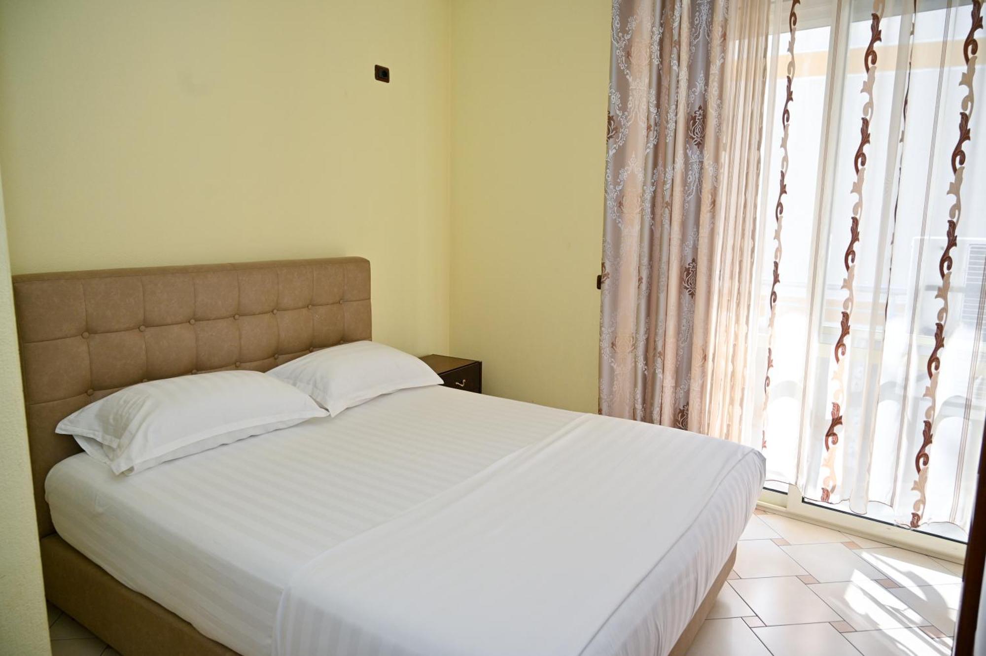 Emes Hotel