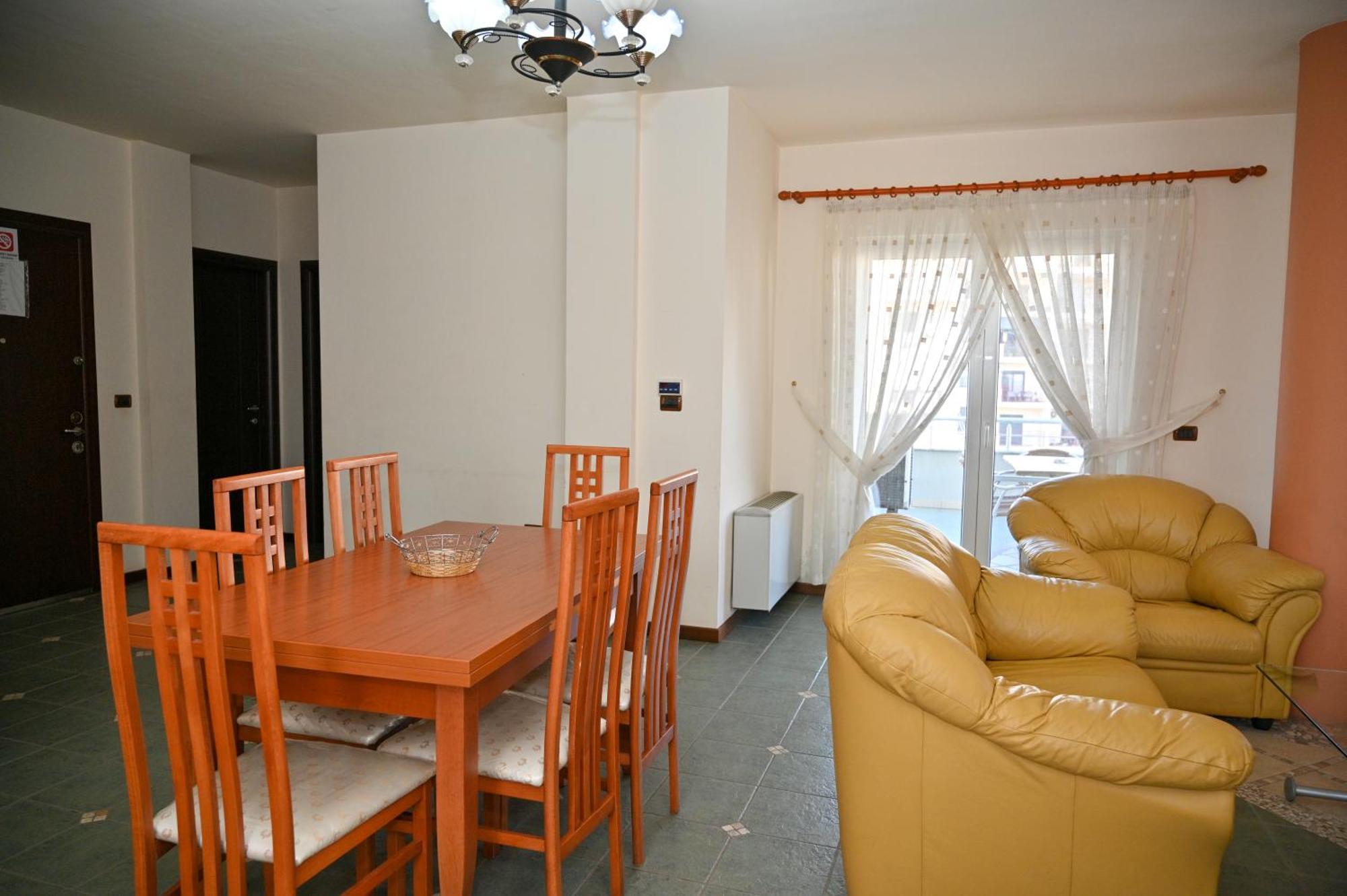 Hotel Emes 3*