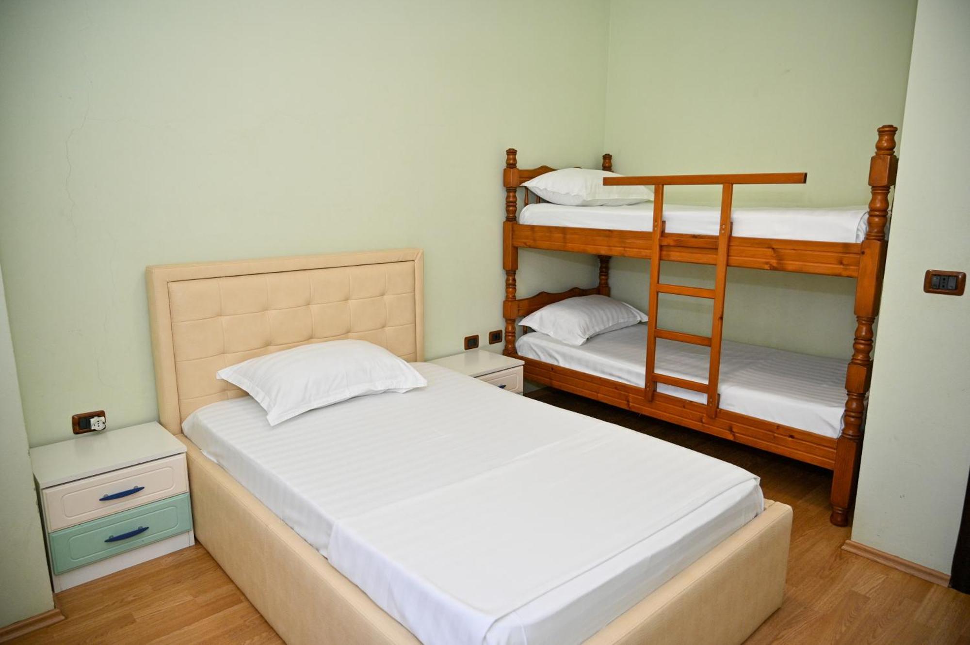 Hotel Emes