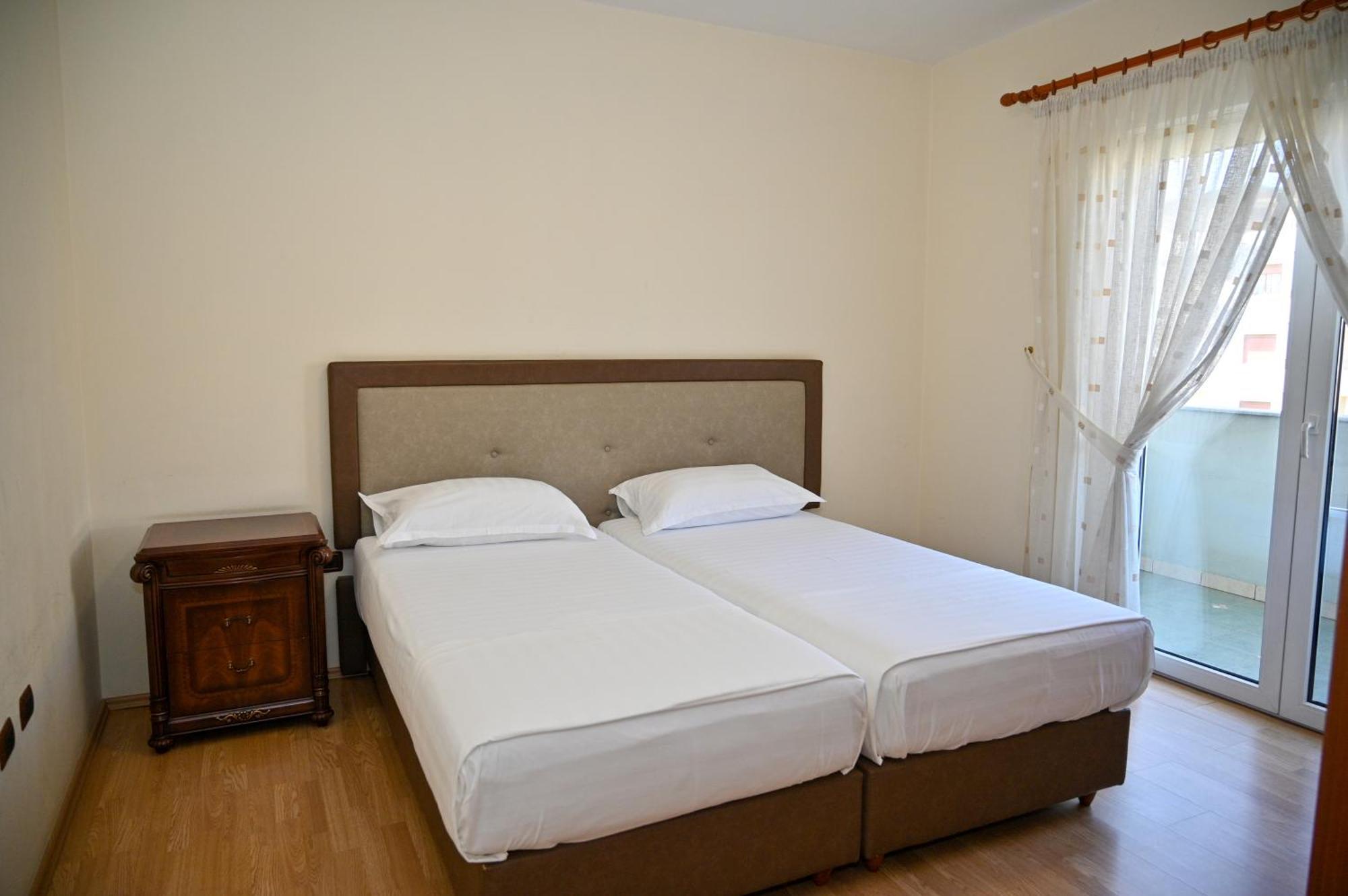 Emes Hotel 3*