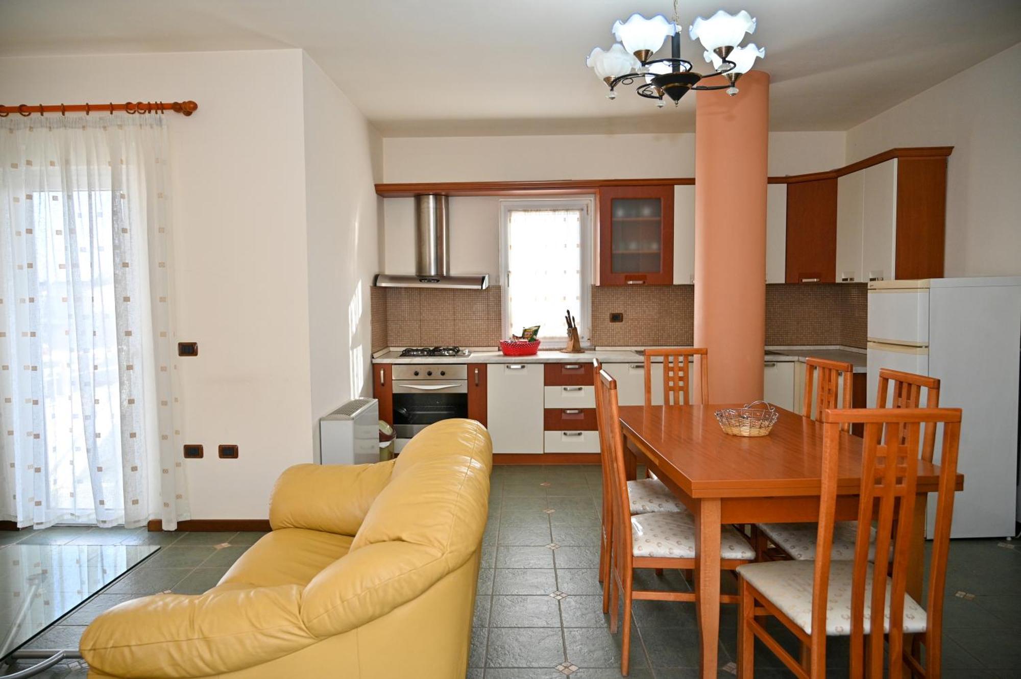 Emes Hotel