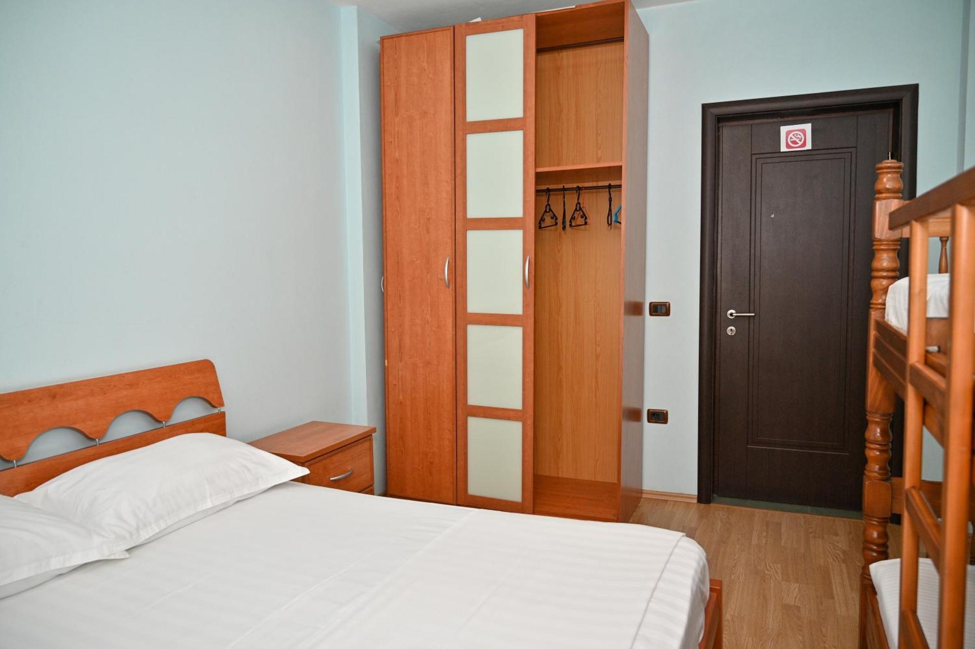 Hotel Emes 3*