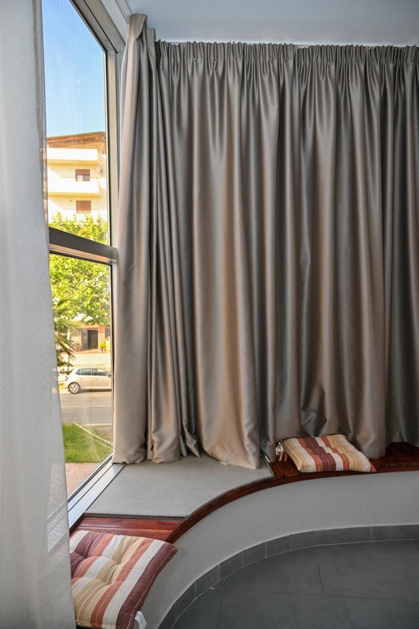 Emes Hotel