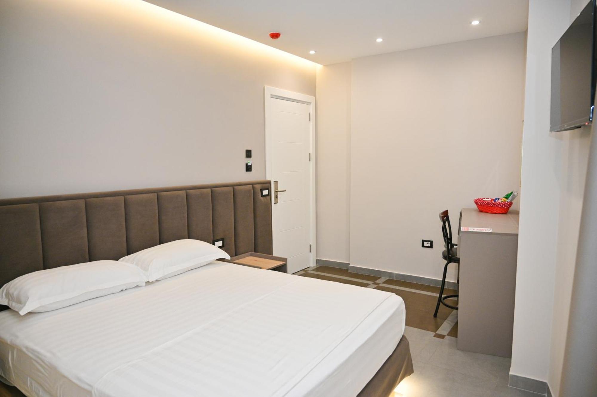 Hotel Emes 3*