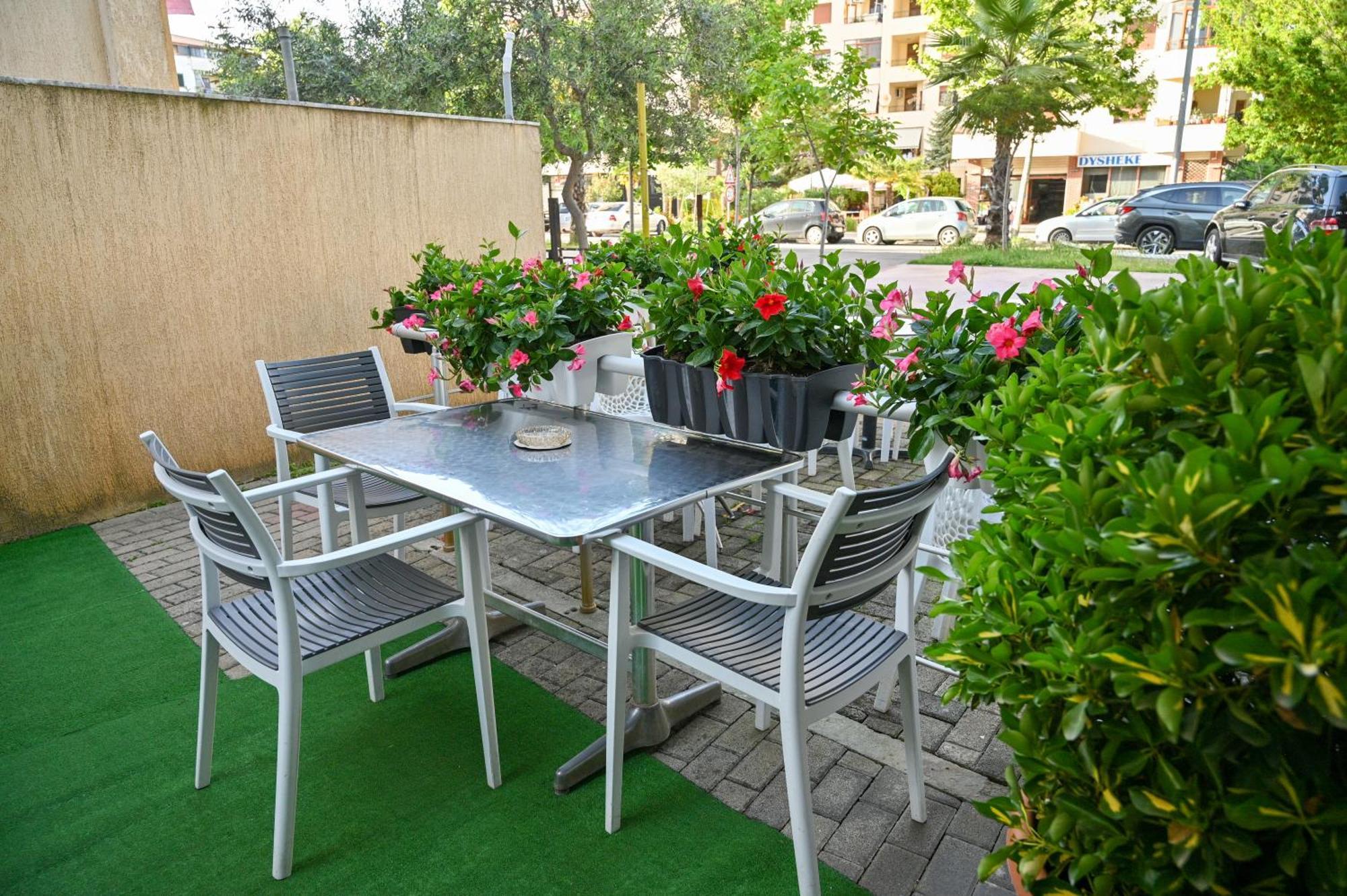 Emes Hotel 3*